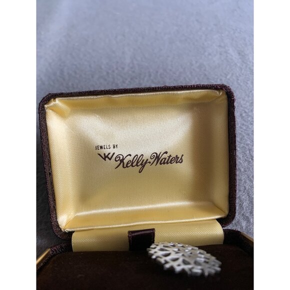 Vintage Kelly-Waters Pewter Snowflake Pin Brooch Original Box 1 Inches Diameter - Picture 4 of 4